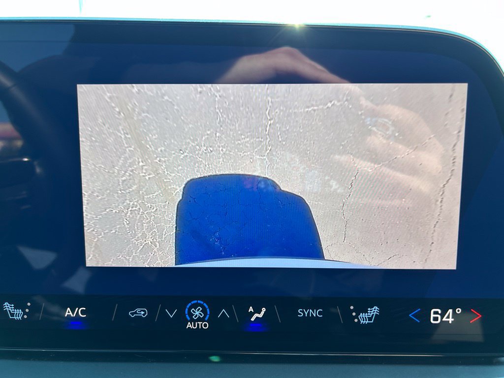 Used 2025 Chevrolet Traverse LT FWD image 29