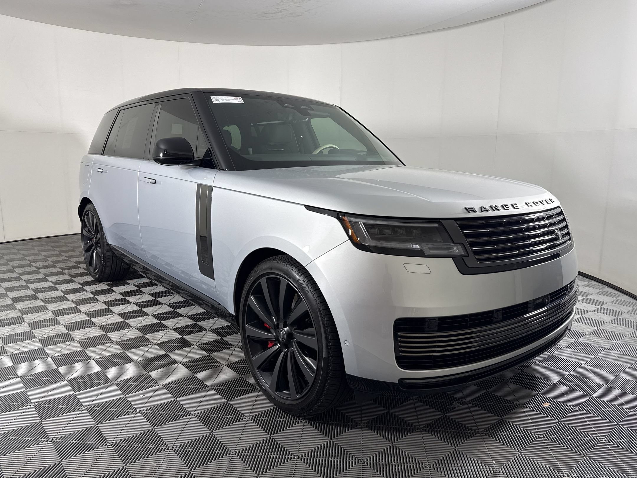 Used 2025 Land Rover Range Rover SV AWD/4WD image 7