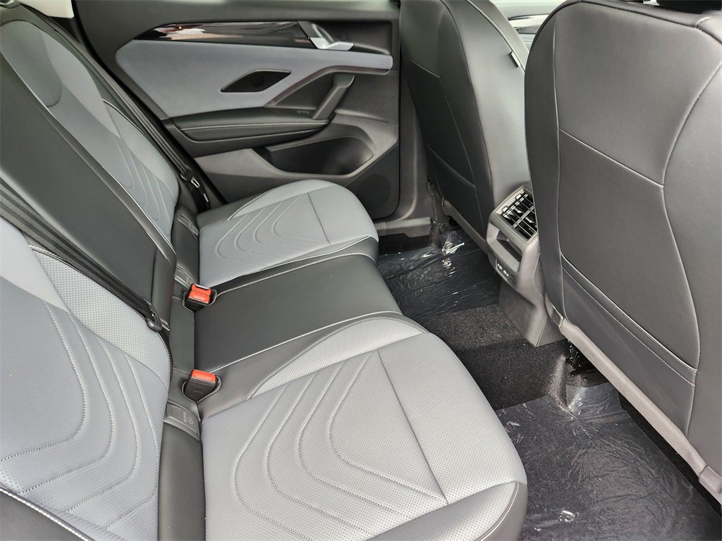 New 2025 Volkswagen Tiguan SE image 18