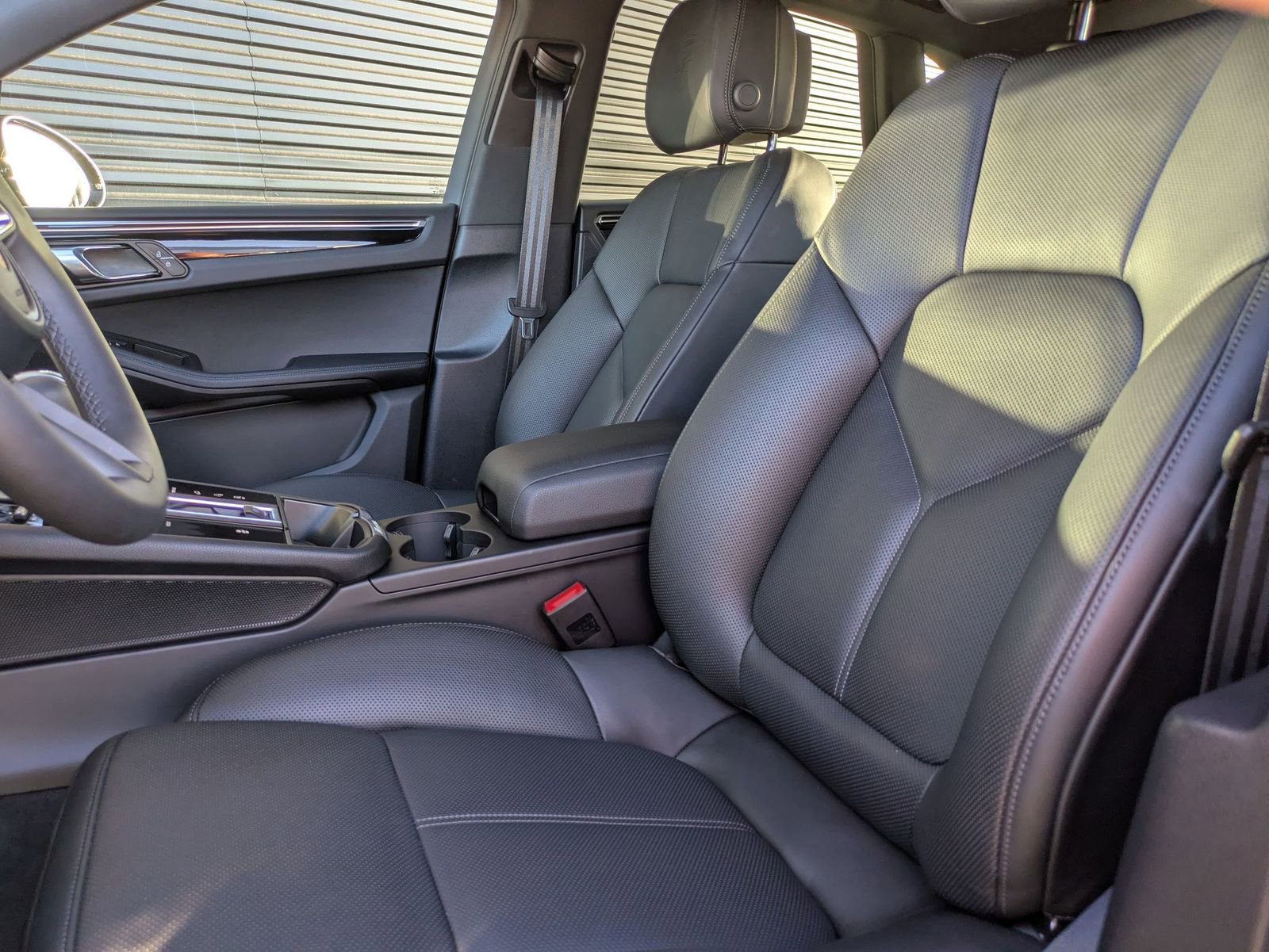 Certified 2026 Porsche Macan image 5