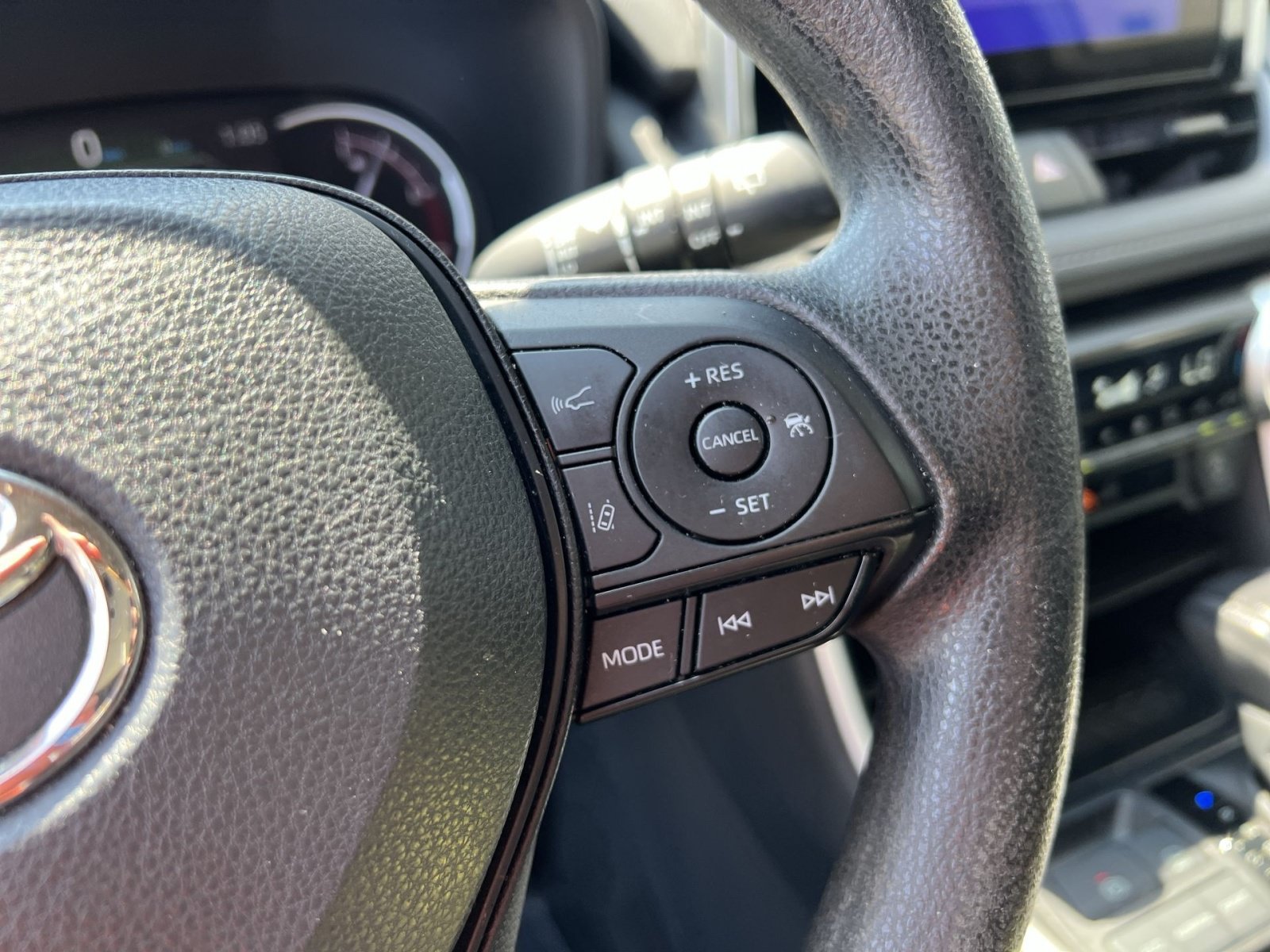 Used 2023 Toyota RAV4 XLE w/ Convenience Package FWD image 29