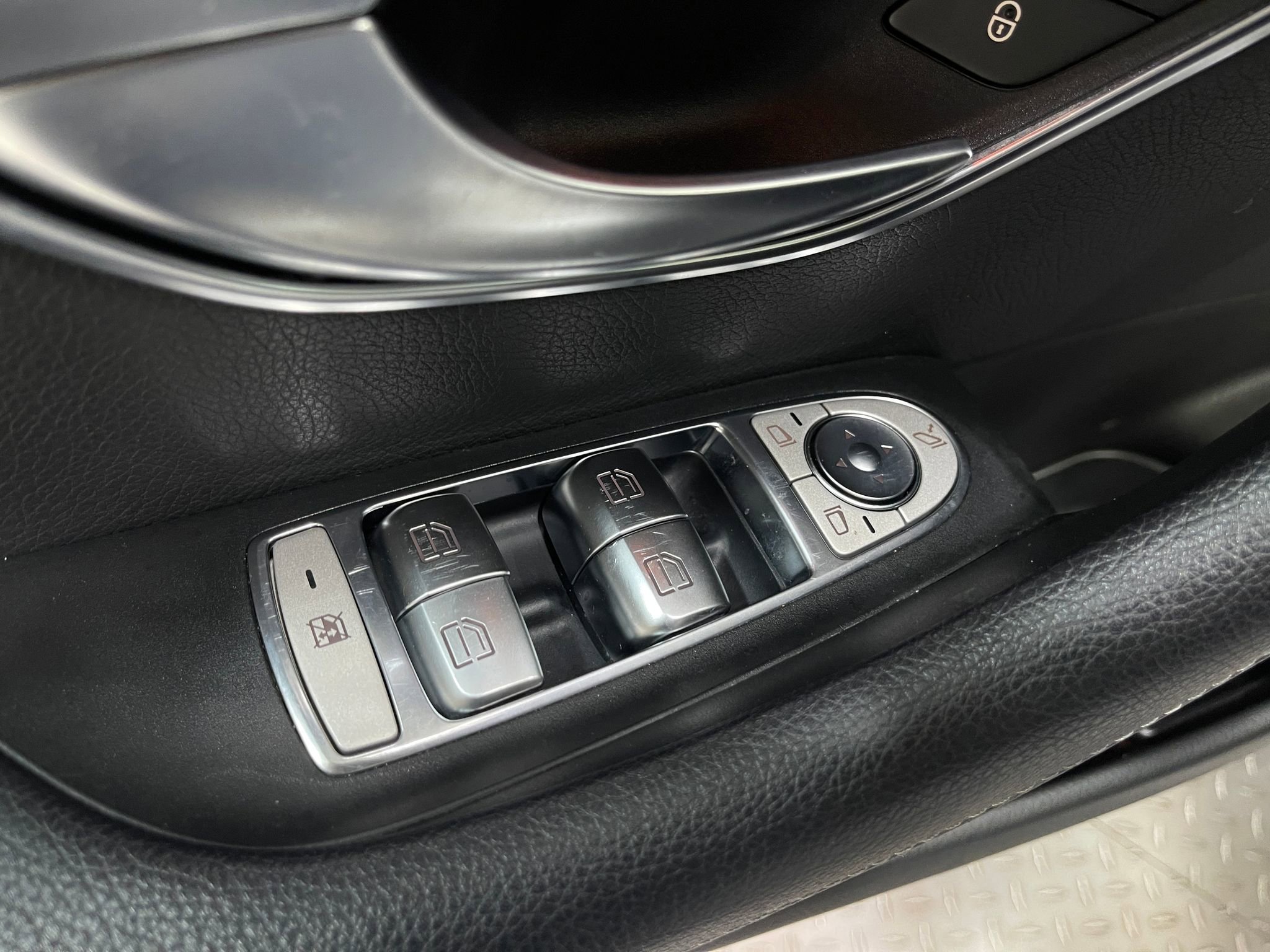 Used 2018 Mercedes-Benz E 300 E 300 image 17