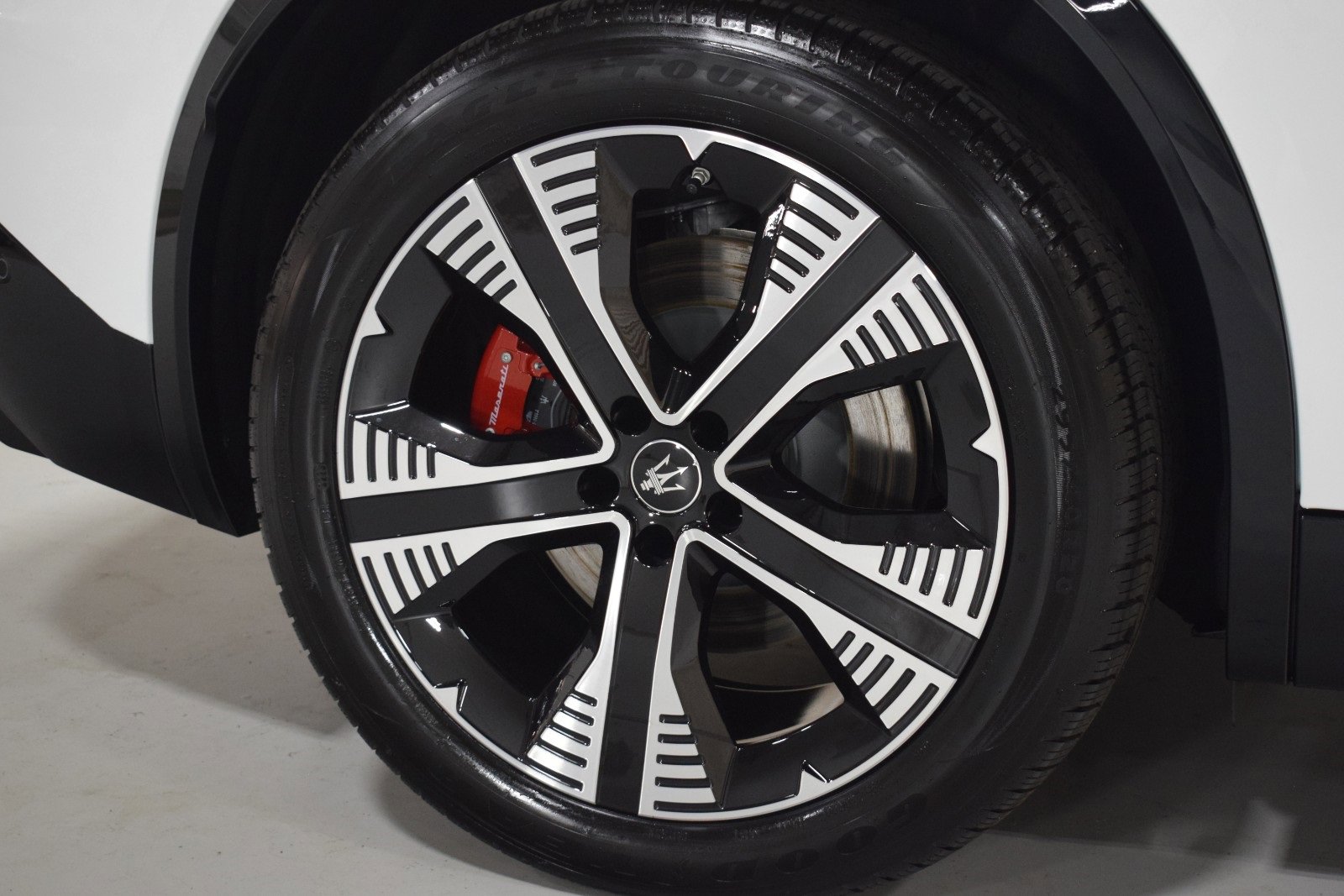 New 2025 Maserati Grecale Folgore image 18