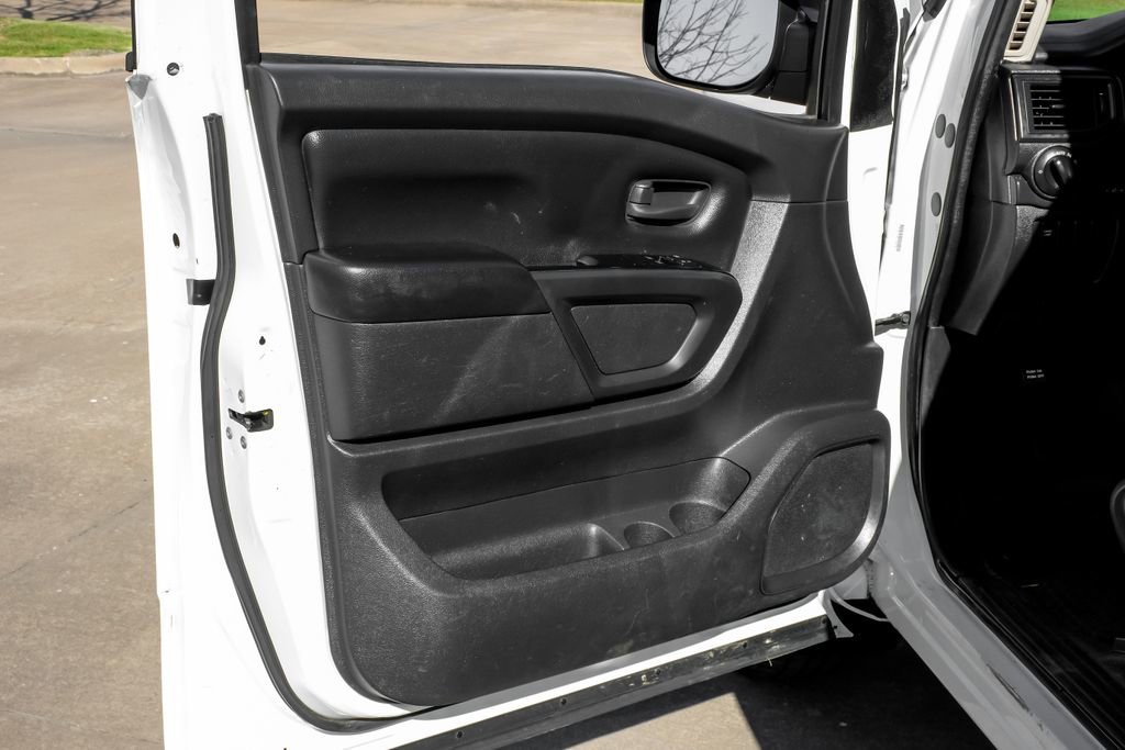Used 2021 Nissan Titan S image 40