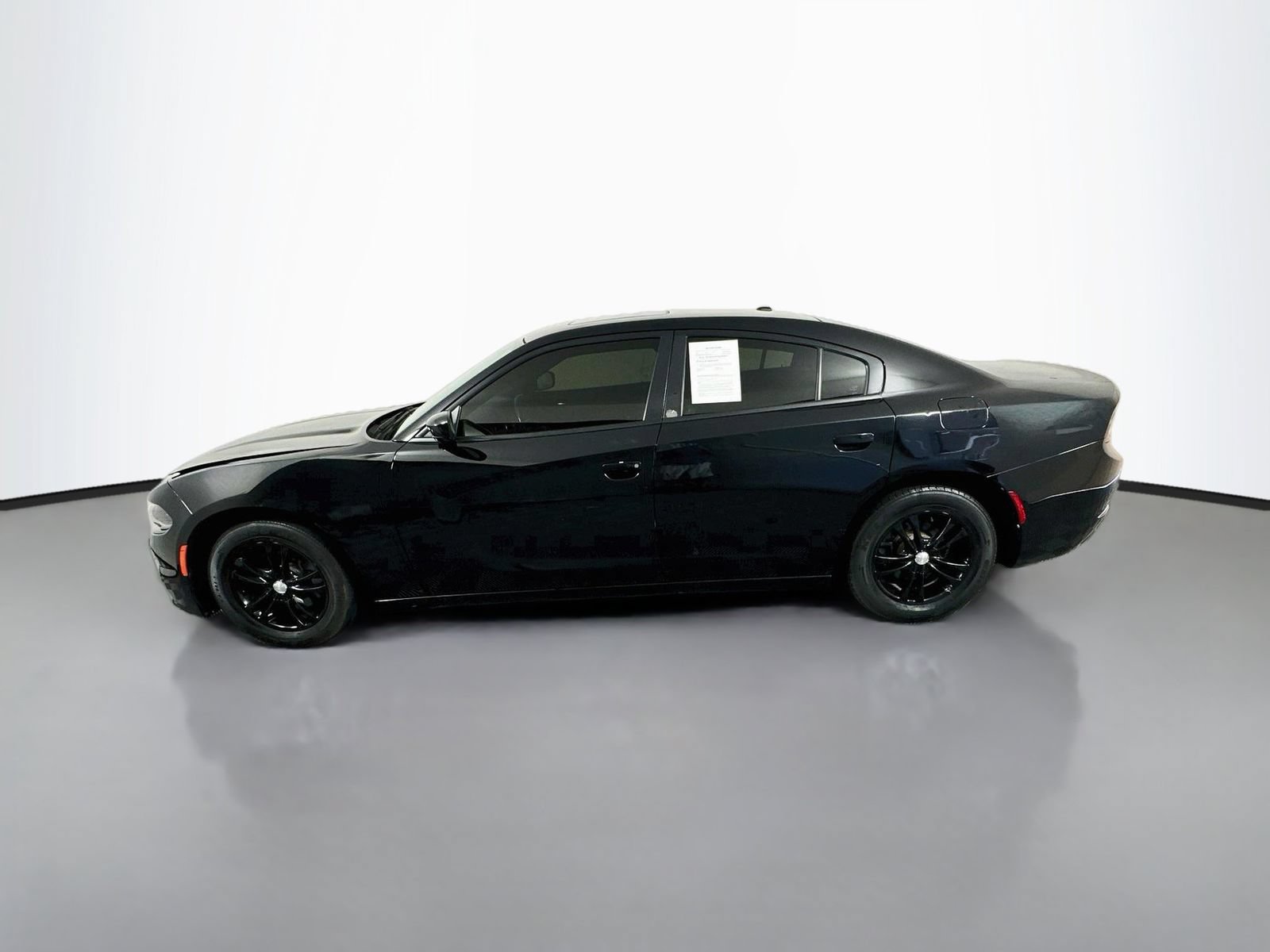 Used 2020 Dodge Charger SXT w/ Leather Interior Group RWD image 4