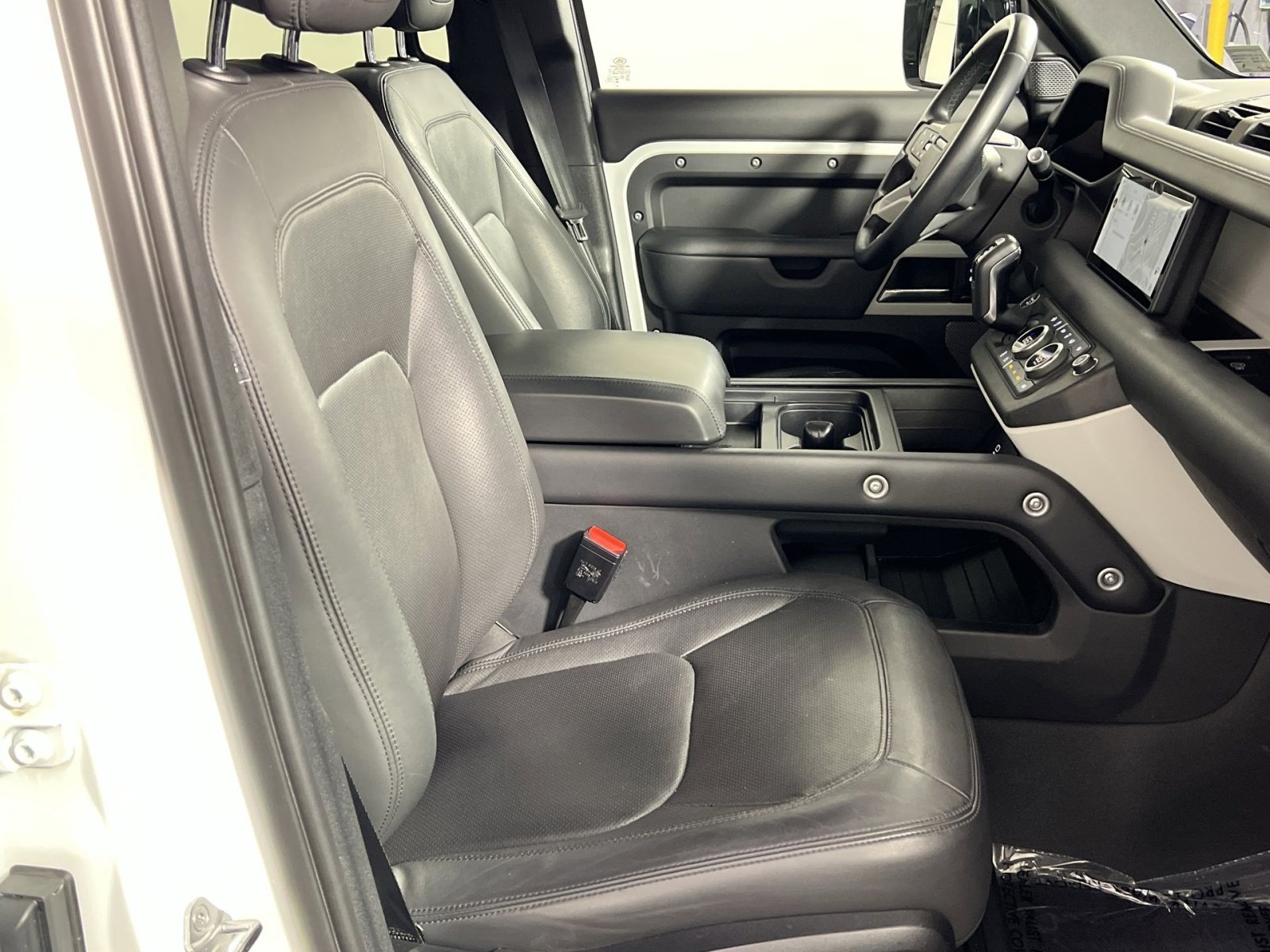 Used 2024 Land Rover Defender 110 S image 28