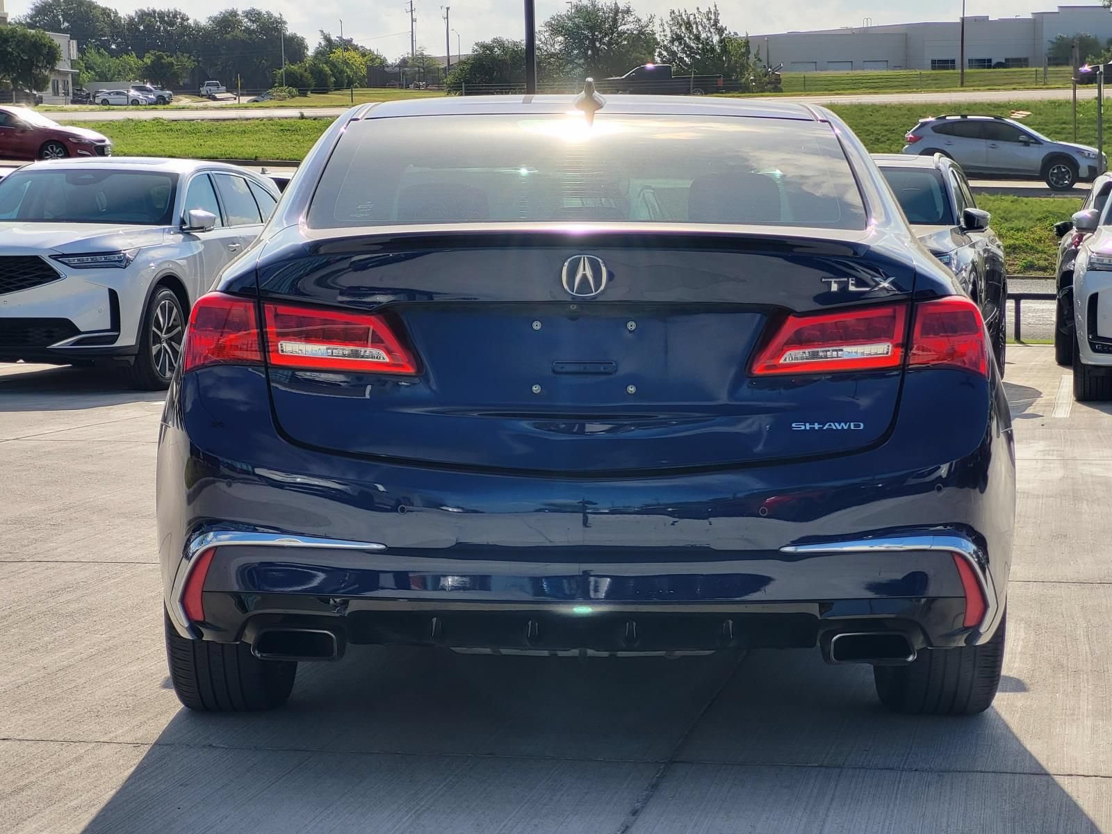 Used 2018 Acura TLX V6 SH-AWD w/ Advance Package image 4