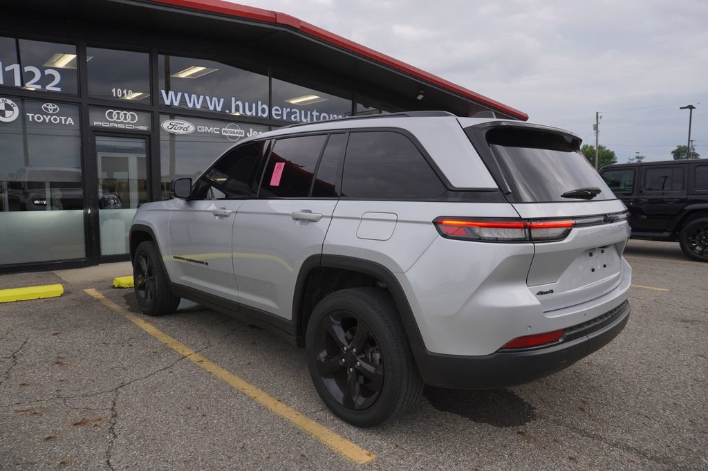 Used 2023 Jeep Grand Cherokee Altitude AWD/4WD image 5