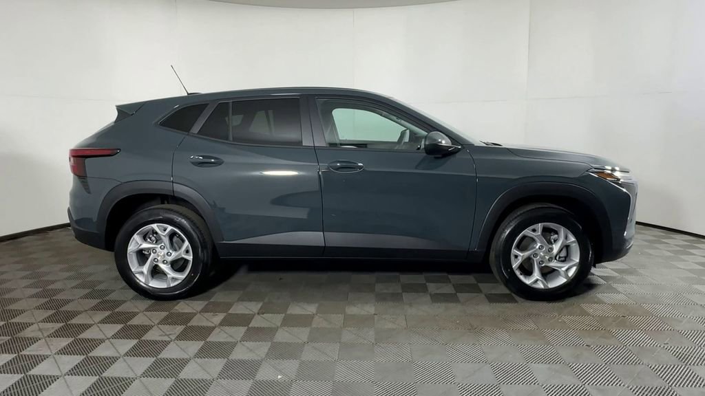 New 2026 Chevrolet Trax LS w/ LS Convenience Package FWD image 9