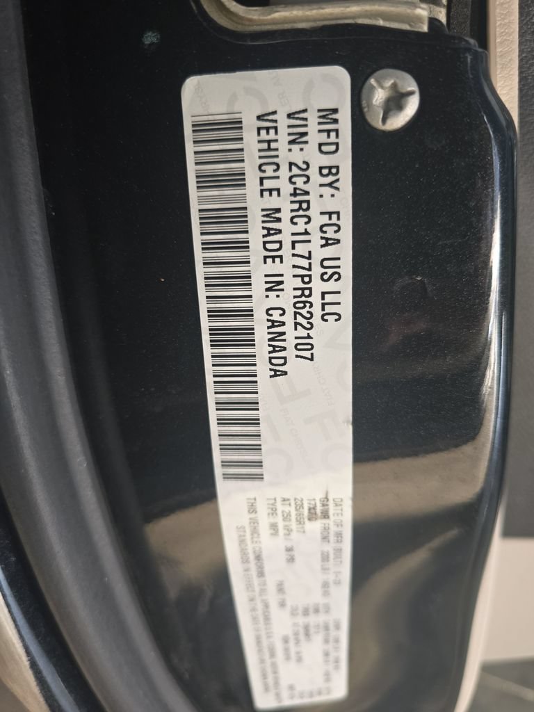 Used 2023 Chrysler Pacifica Touring-L FWD image 24