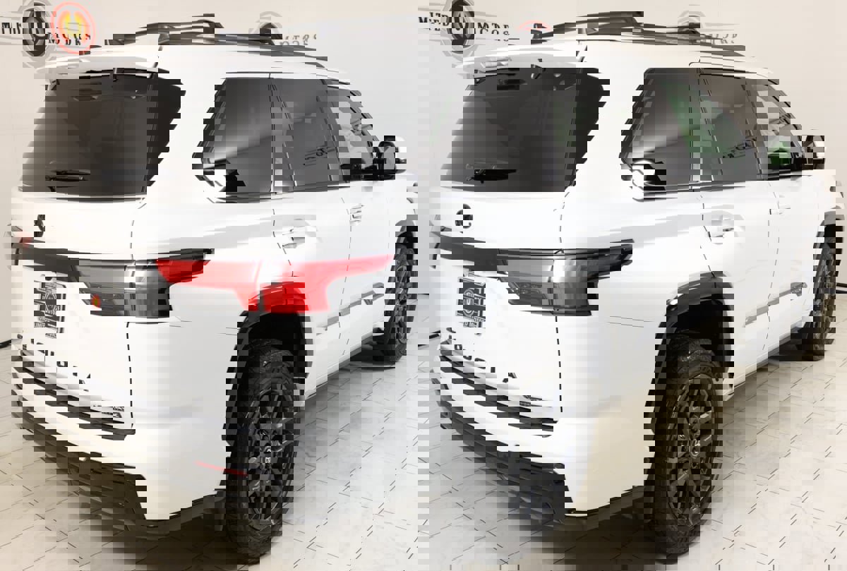 Used 2025 Toyota Sequoia Platinum image 3