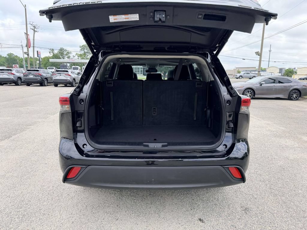 Used 2023 Toyota Highlander XLE AWD/4WD image 15