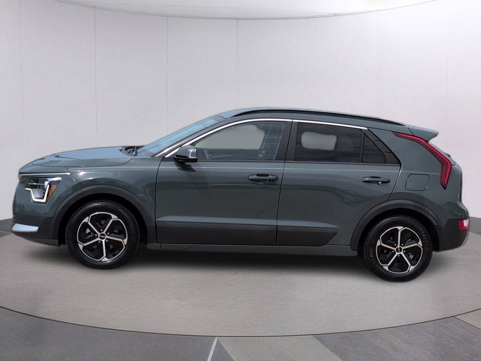 Used 2024 Kia Niro EX FWD image 2
