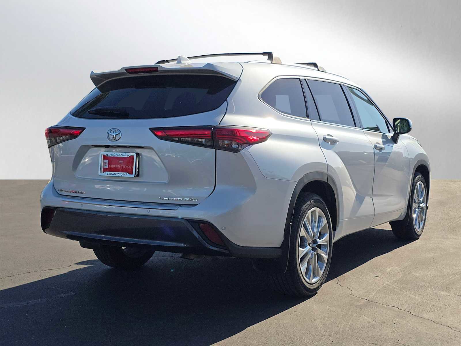 Used 2023 Toyota Highlander Limited AWD/4WD image 3