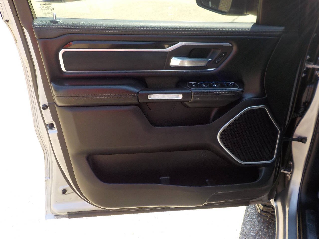 Used 2019 RAM 1500 Laramie w/ Sport Appearance Package AWD/4WD image 16