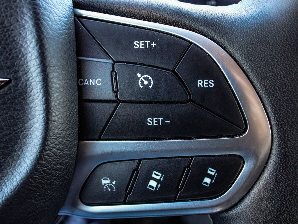 Used 2024 Chrysler Pacifica Touring-L image 27