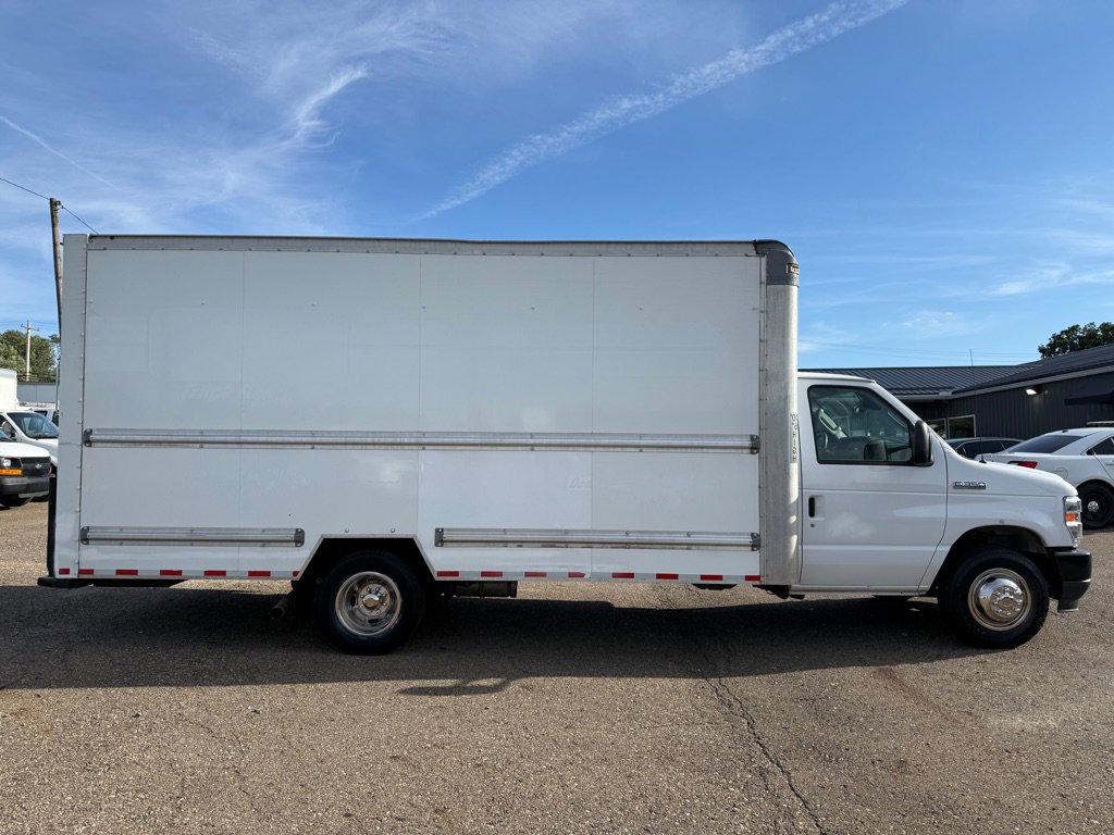 Used 2021 Ford E-350 and Econoline 350 Super Duty image 5