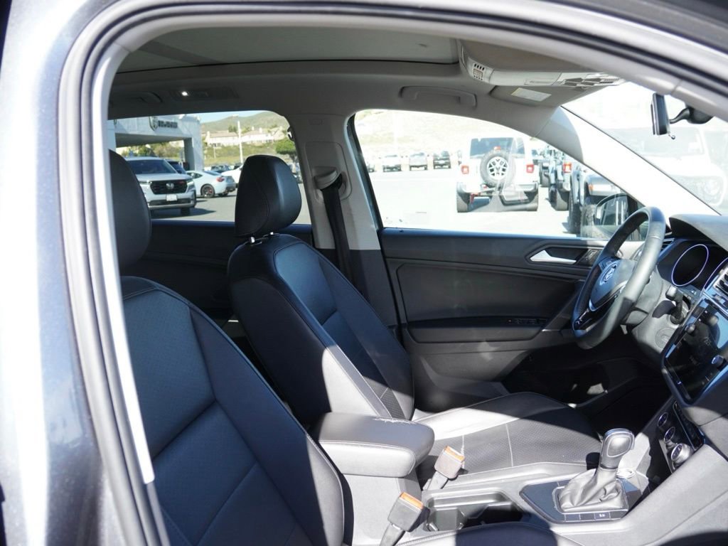 Used 2020 Volkswagen Tiguan SE w/ Panoramic Sunroof Package image 23