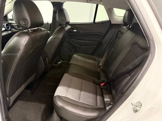 Used 2025 Chevrolet Trax LT FWD image 15