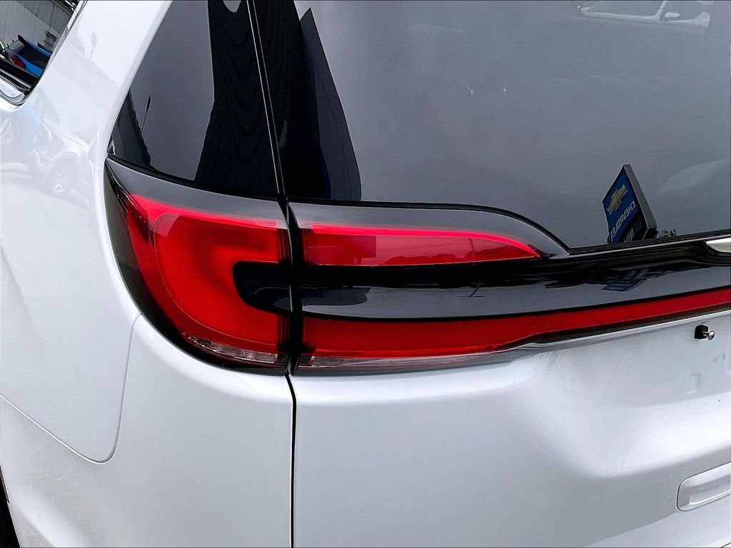 Used 2023 Chrysler Pacifica Touring-L FWD image 34