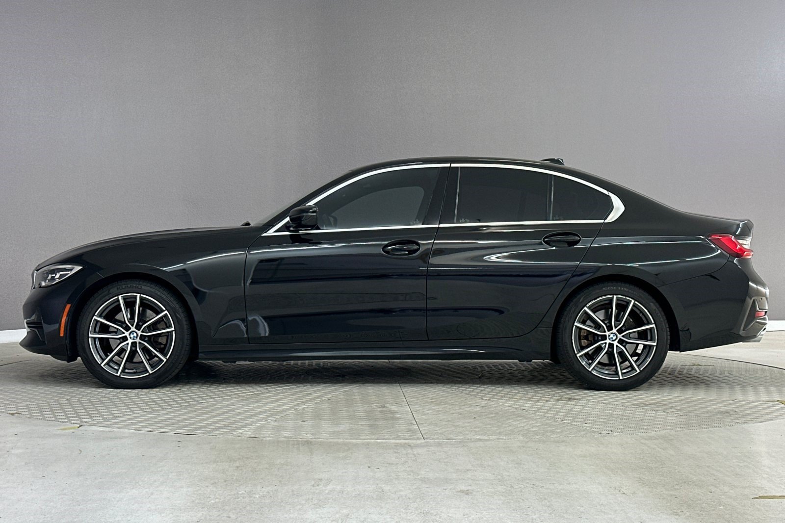 Used 2019 BMW 330i Sedan w/ Convenience Package RWD image 2