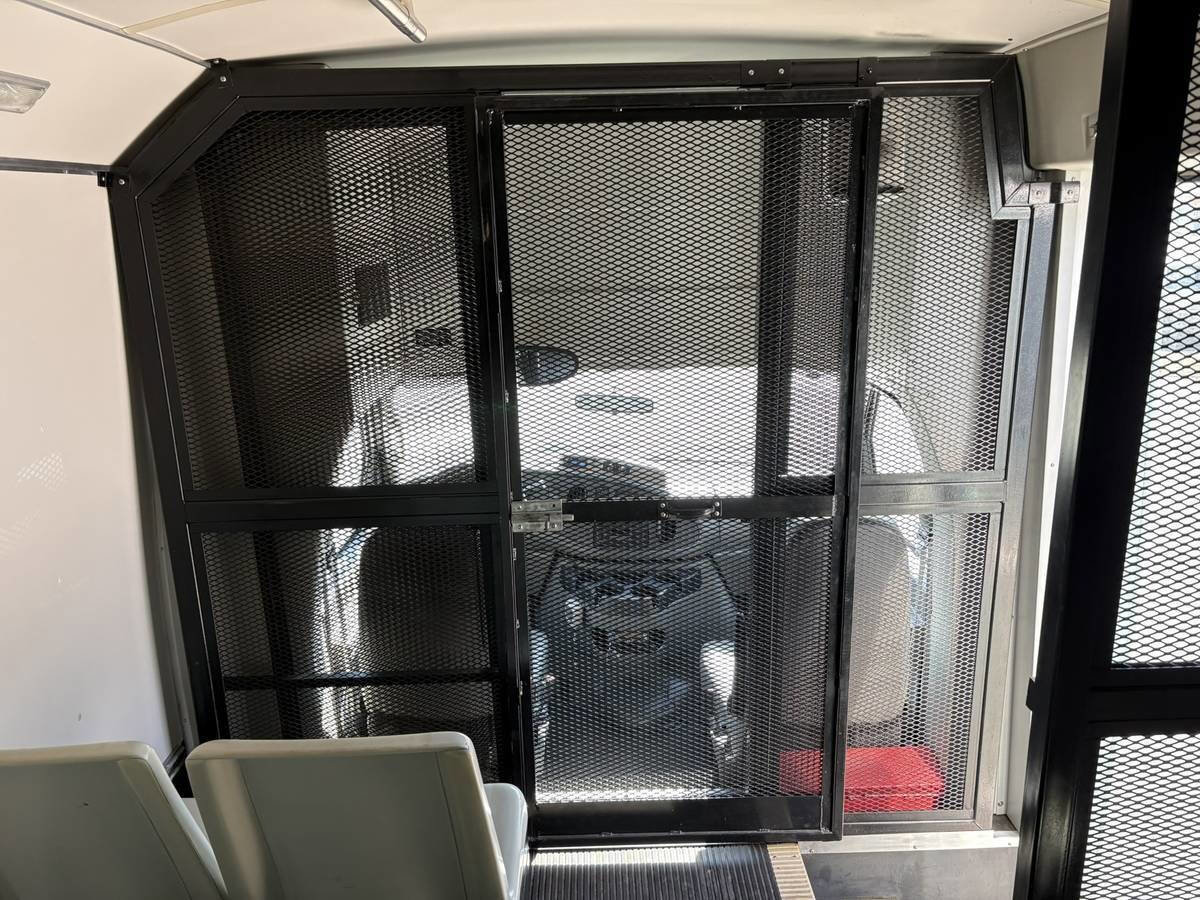 Used 2006 Ford E-450 and Econoline 450 RWD image 16