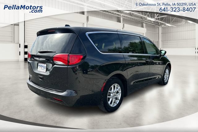Used 2023 Chrysler Voyager LX FWD image 3
