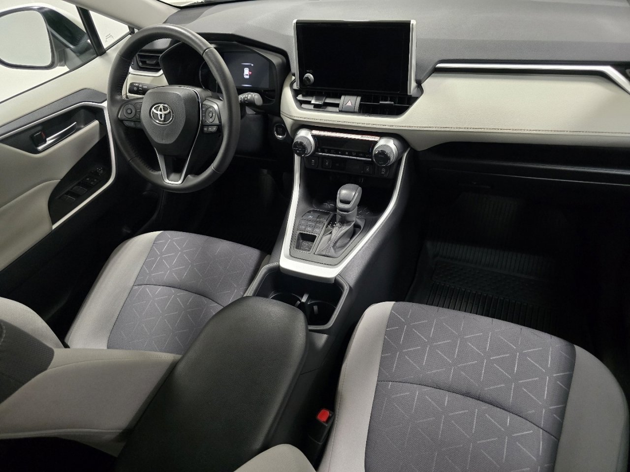 Certified 2025 Toyota RAV4 XLE w/ Convenience Package image 24