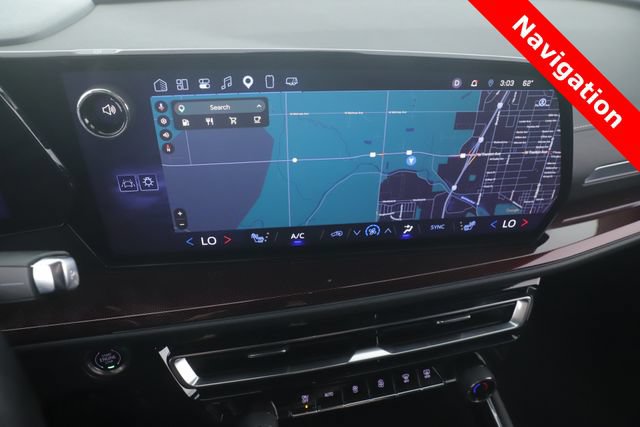 Used 2025 Chevrolet Traverse Z71 w/ LPO, Floor Liner Package AWD/4WD image 5
