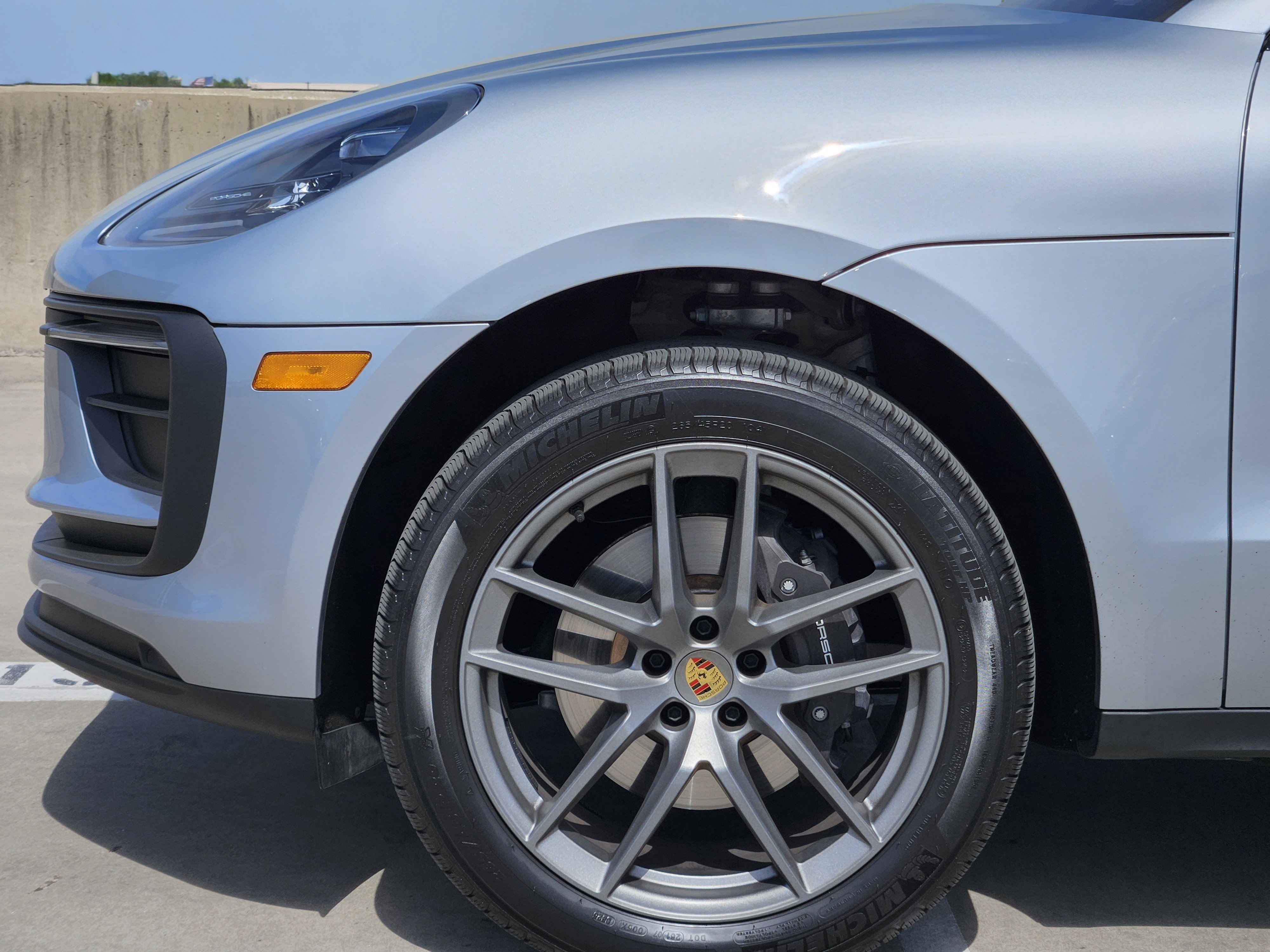 Certified 2025 Porsche Macan image 13