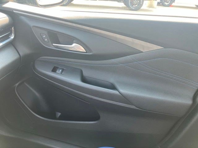 Used 2025 Buick Envista Sport Touring w/ Convenience II Package FWD image 22