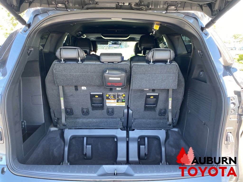 Used 2025 Toyota Sienna Platinum AWD/4WD image 8