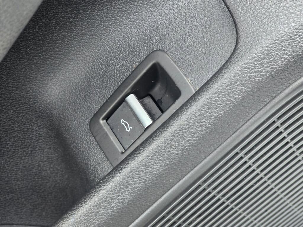 Used 2017 Audi A4 2.0T Premium Plus w/ Premium Plus Package image 18