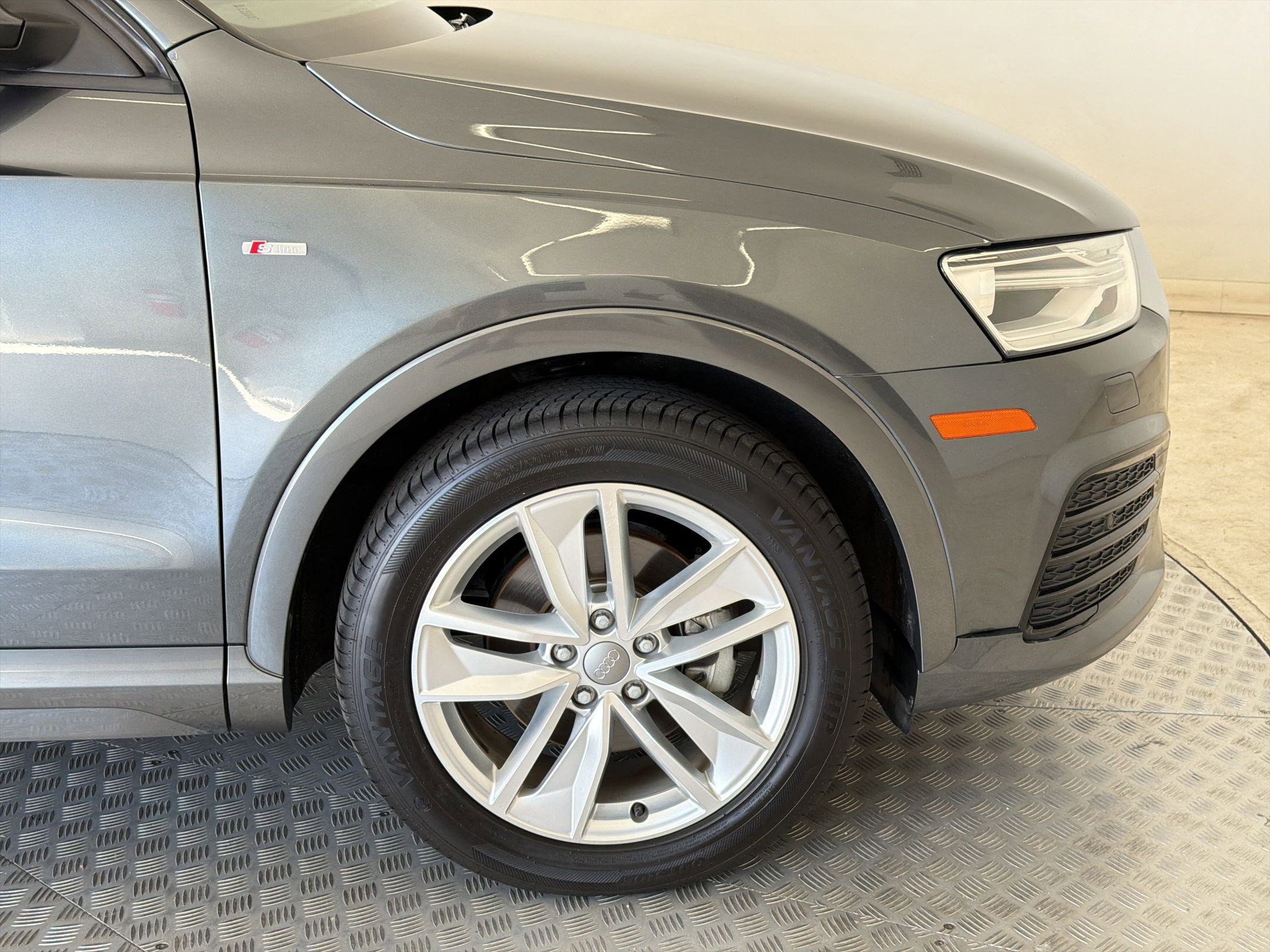 Used 2018 Audi Q3 2.0T Premium w/ Convenience Package AWD/4WD image 12