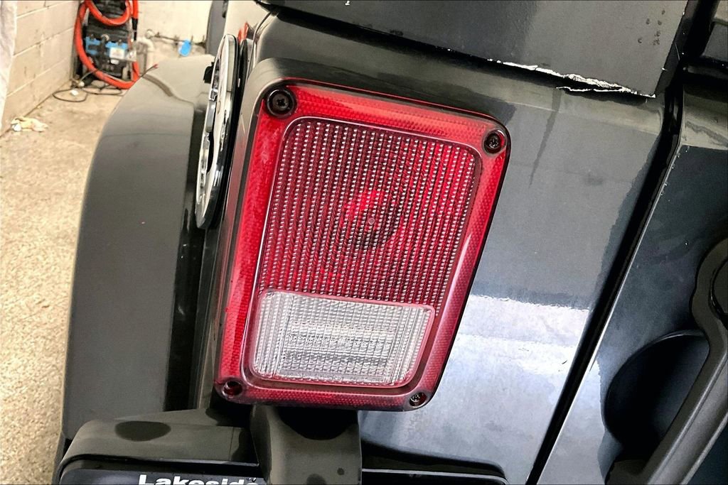 Used 2010 Jeep Wrangler Unlimited Sahara w/ Dual Top Group image 19