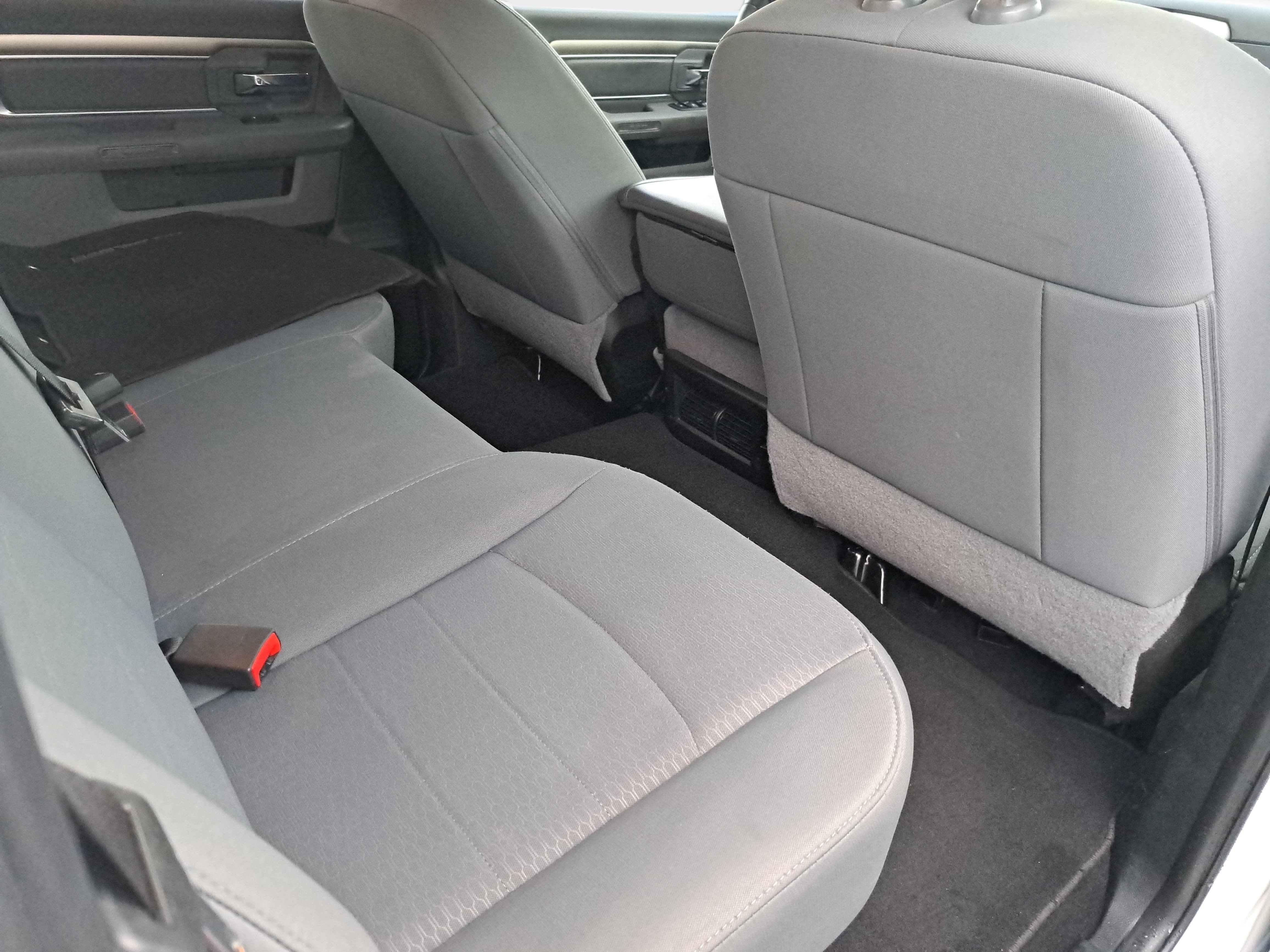 Used 2018 RAM 1500 Classic SLT AWD/4WD image 11