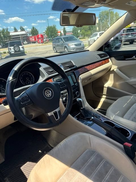 Used 2013 Volkswagen Passat TDI SEL Premium FWD image 20