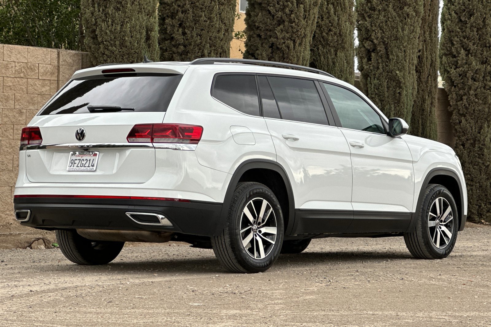 Used 2023 Volkswagen Atlas SE image 4