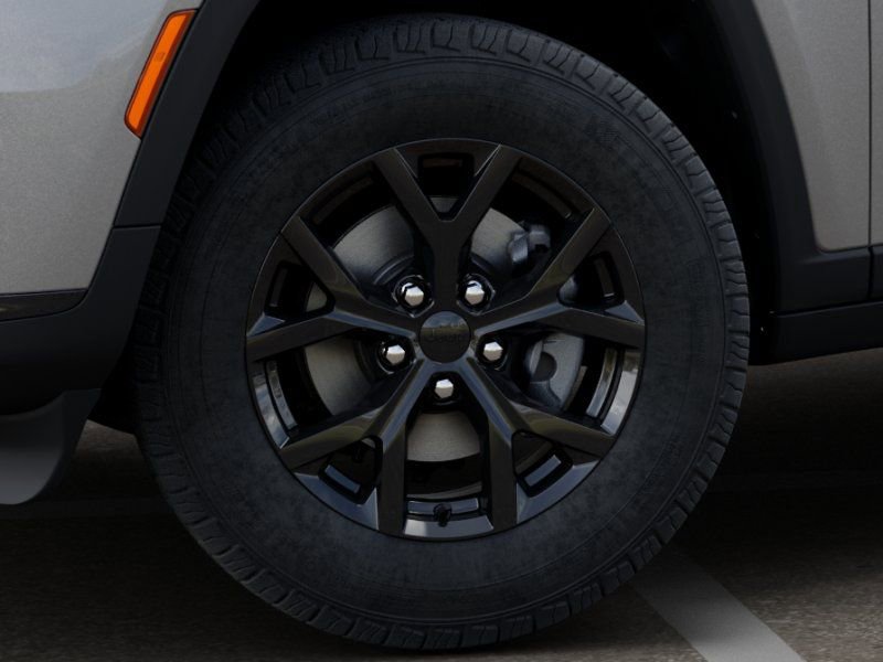New 2025 Jeep Grand Cherokee L Altitude image 8