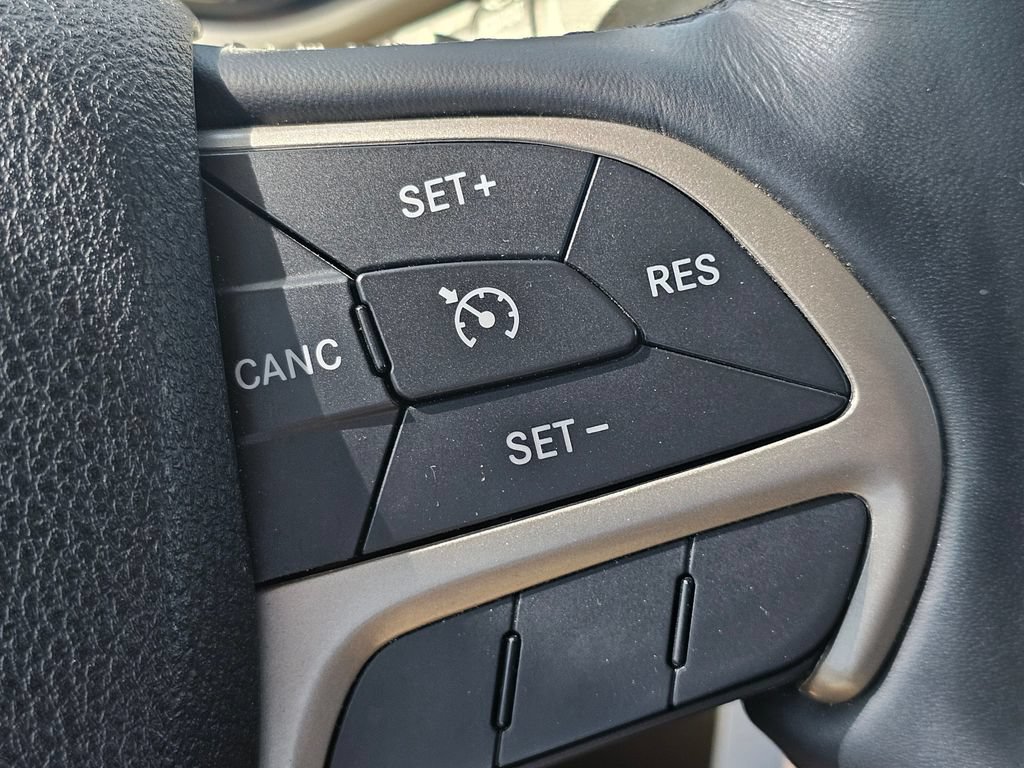 Used 2017 Jeep Cherokee Sport AWD/4WD image 37