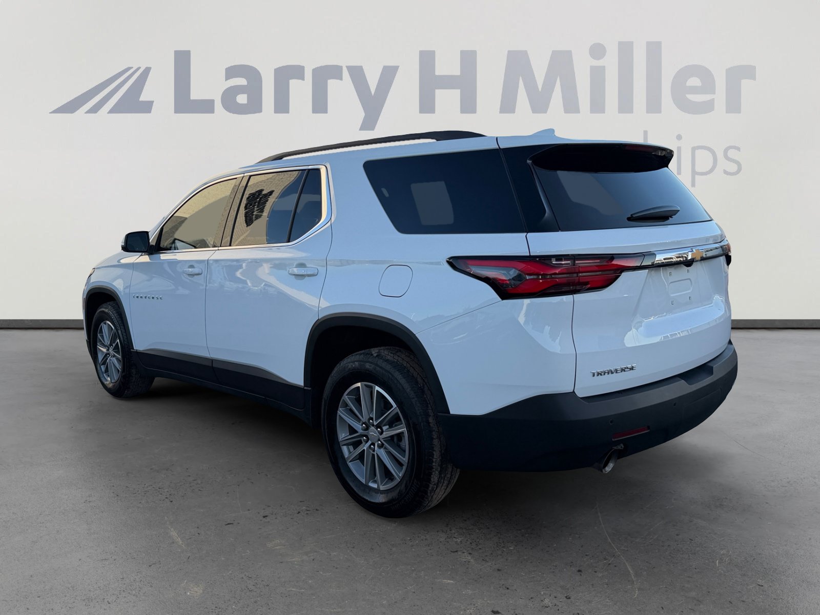 Used 2022 Chevrolet Traverse LT FWD image 3