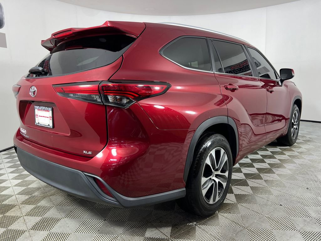 Used 2023 Toyota Highlander XLE image 4
