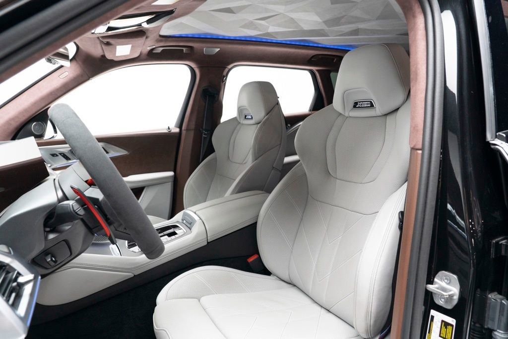 Used 2023 BMW XM image 3