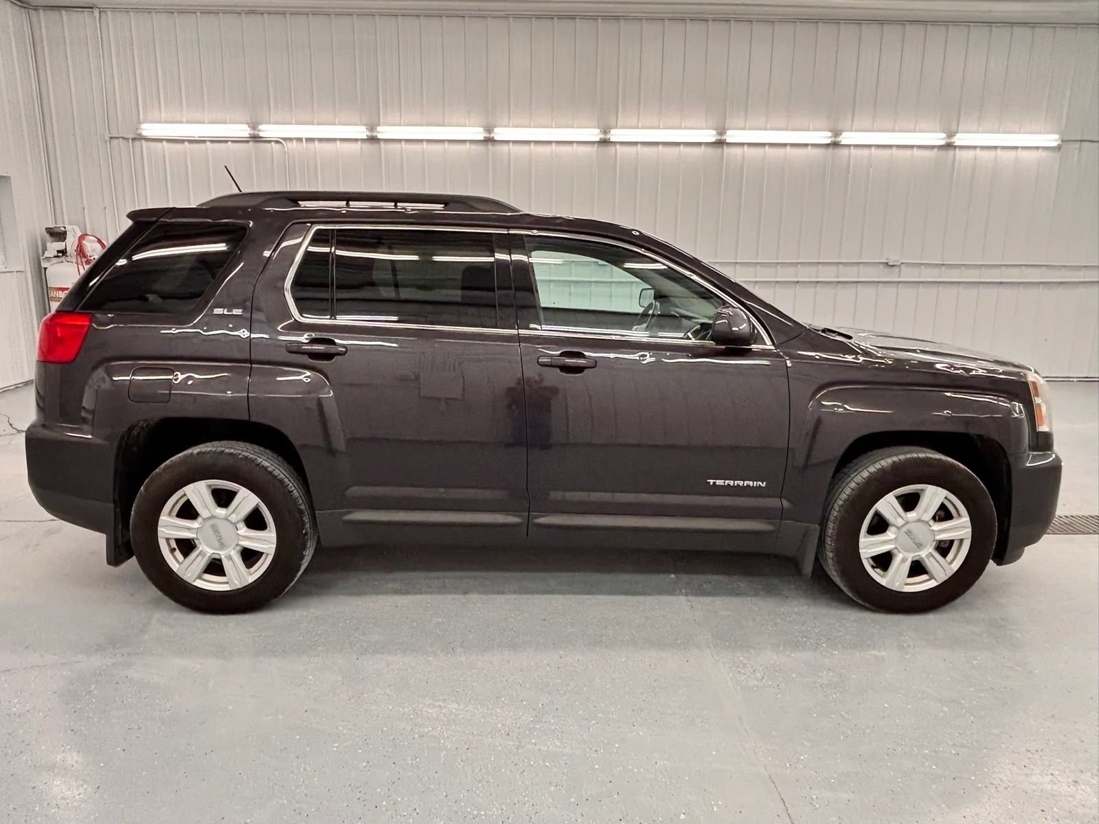 Used 2016 GMC Terrain SLE w/ Driver Alert Package I FWD image 4