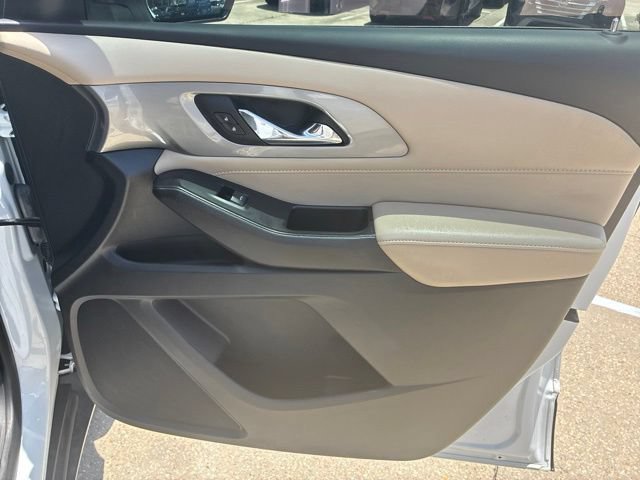 Used 2023 Chevrolet Traverse LS FWD image 13