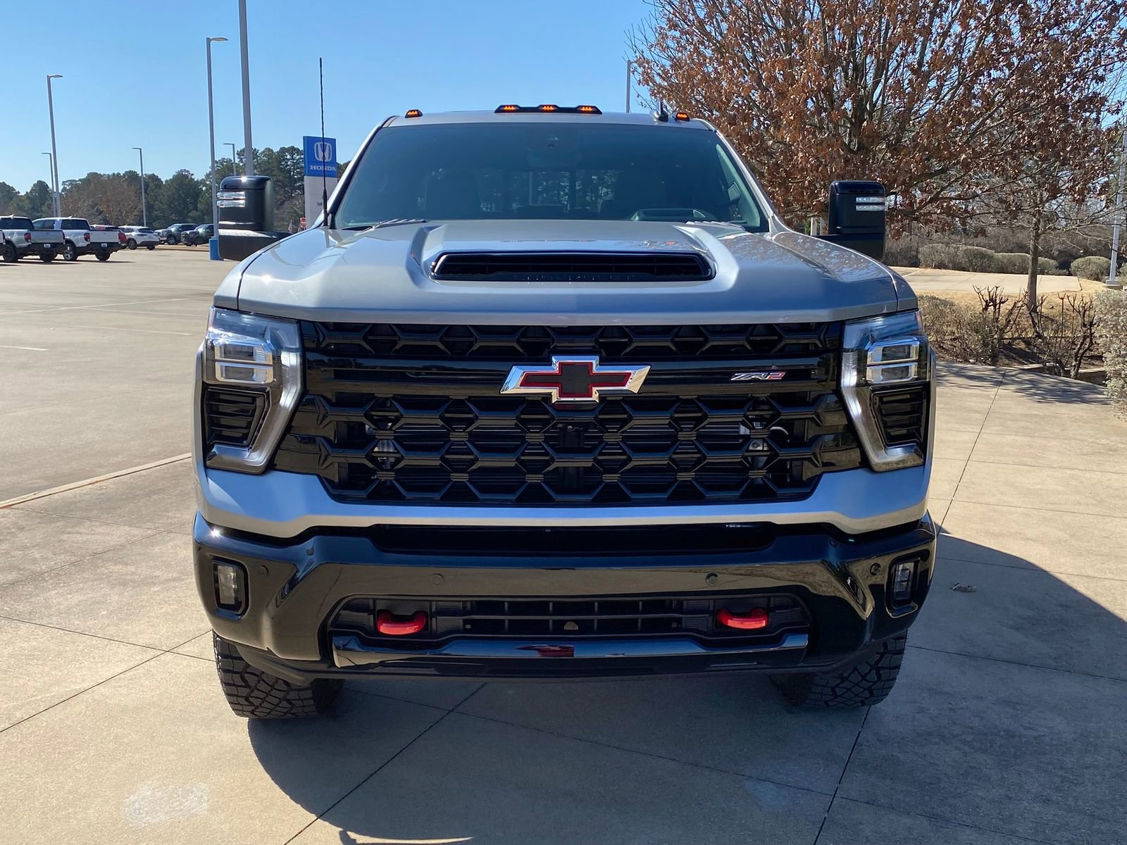 Used 2025 Chevrolet Silverado 2500 ZR2 w/ Technology Package image 2