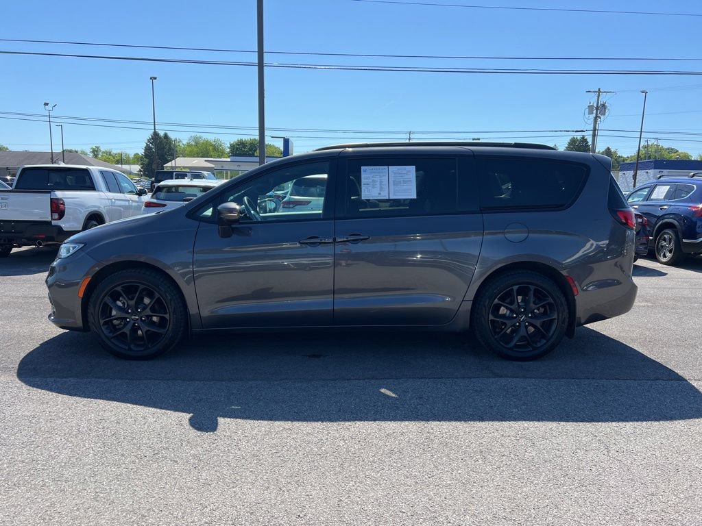 Used 2022 Chrysler Pacifica Touring-L w/ S Appearance Package AWD/4WD image 2