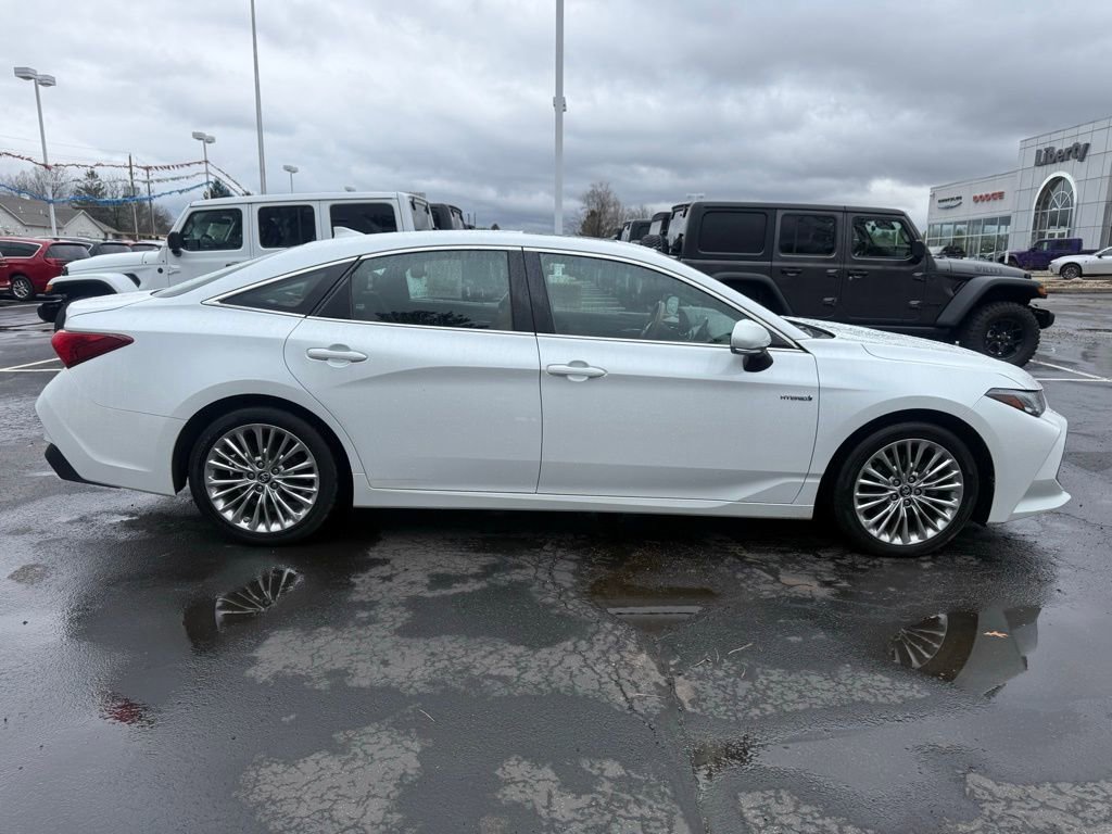 Used 2019 Toyota Avalon Limited w/ Advanced Safety Package image 2
