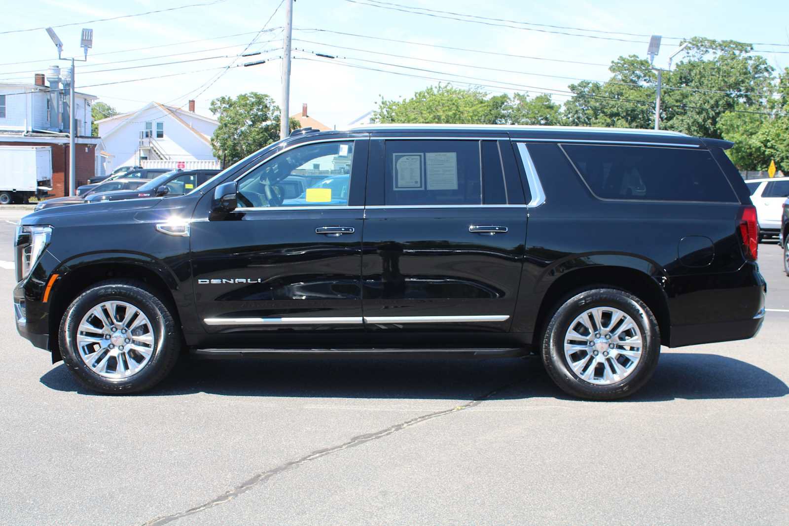 Certified 2025 GMC Yukon XL Denali AWD/4WD image 4
