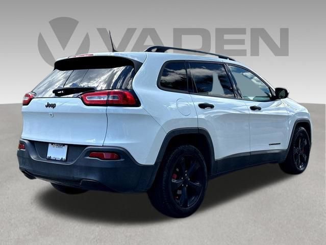 Used 2018 Jeep Cherokee Latitude w/ Altitude Package FWD image 16
